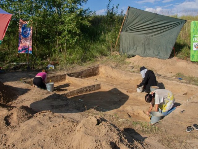 В раскопе Быки-2 работают волонтёры-археологи. Источник Наталья Ахметгалеева